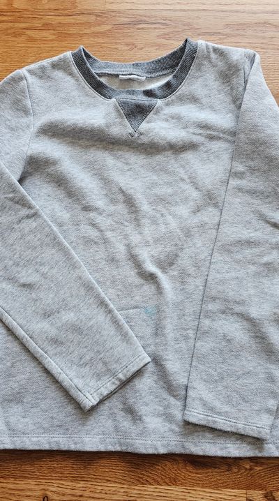 N/A Excellent condition gray sweatshirt soft, comfortable 6T/6