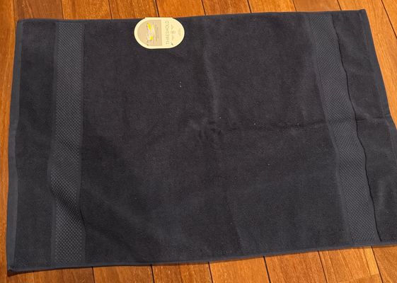 Brand new threshold from target bathmat navy blue 20" x 30"