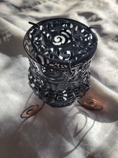 unknown Metel tea candle included, makes a beautiful shadow. heart top