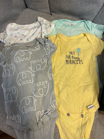Gerber 4 pack Onesies 0-3 Months