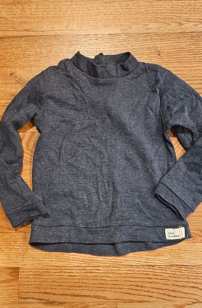 Zara Baby Turtle neck long sleeves w/ snap closure on the upper back 9-12 Months