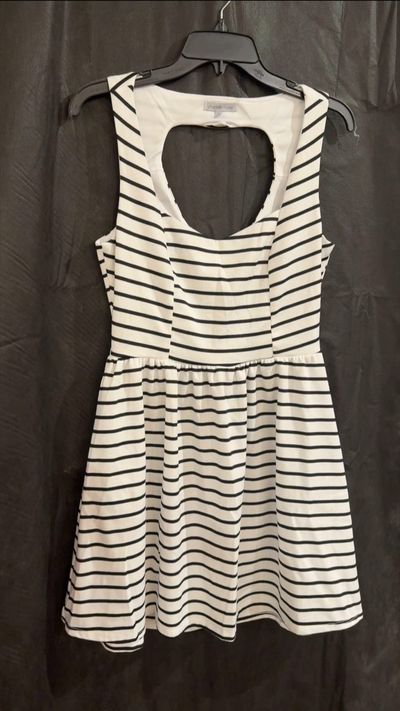 CHAROLETTE RUSSE WHITE W/ BLACK STRIPES Women's - L