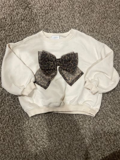Zara Cream crewneck 5T/5