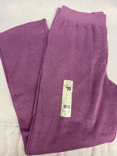 Brand new with tags womens sweatpants size medium Brand new with tags womens sweatpants size medium Women's - M
