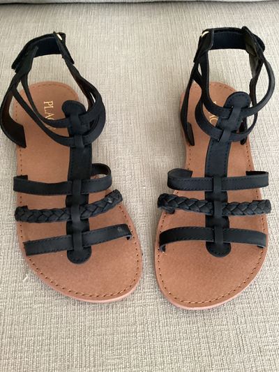 Like new childrens place Black strappy sandals 2 (Big Kid)
