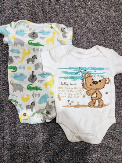 Carters NB short sleeve onesis 0-3 Months