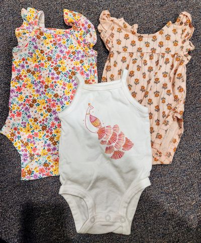 Carters and Jumping Beans 3 short sleeve summer onesis 0-3 Months