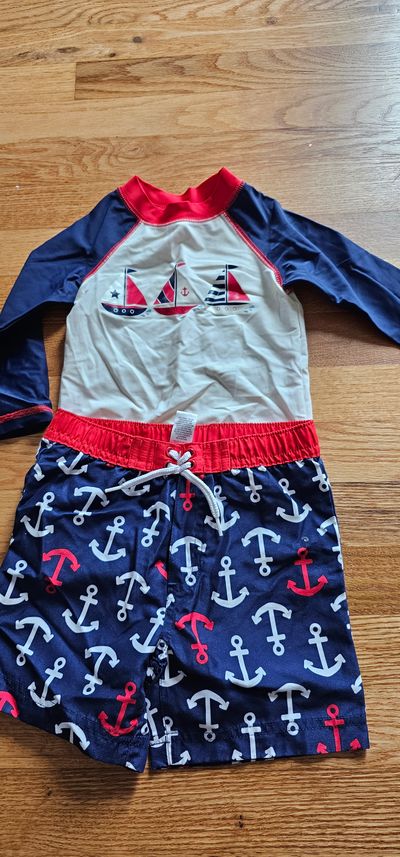 Little Me Excellent condition long sleeves 2 pieces rashguard set 18 Months