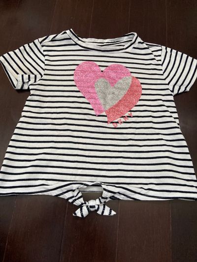 DKNY Girls size 5 DKNY shirt 5T