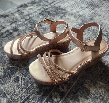 6 mile chunky sandals Almost new 3 (Big Kid)