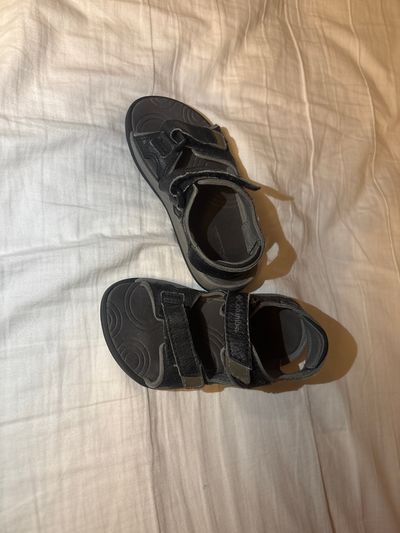 Columbia #1 Black double Velcro strap sandals 10 (Lil' Kid)
