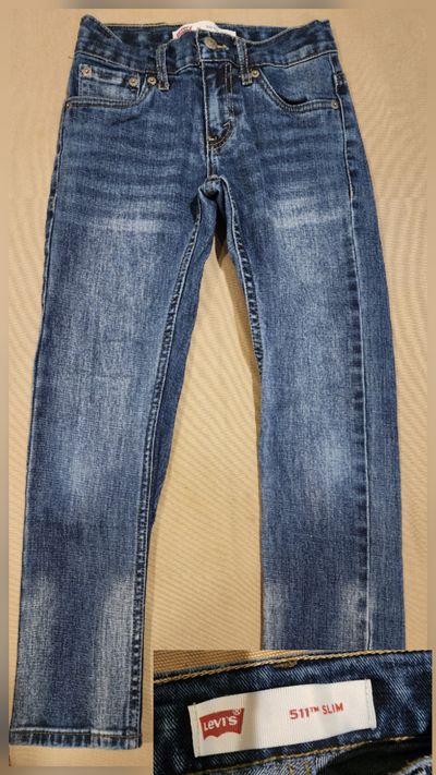 Levi slim reg 8 w24x L 21 Levi slim reg 8 w24 x L 21 7-8