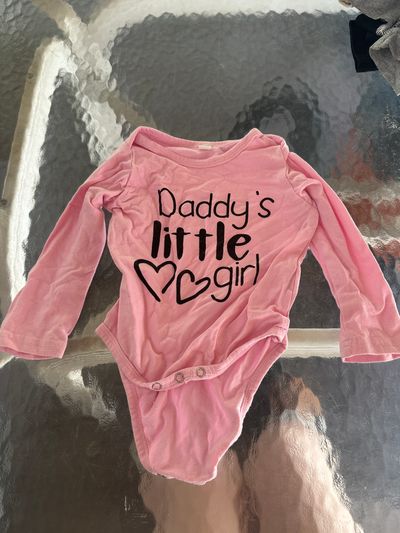 generic pink daddys girl long sleeve onesie 9-12 Months