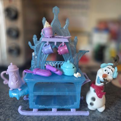 Frozen Olaf Treat Sled Playset All pieces included as pictured