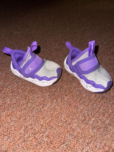 Jordan's Nike purple/gray with black speckles 3 (Infant Shoe)