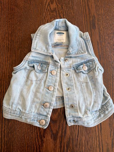 Old navy sleeveless jean jacket  2T