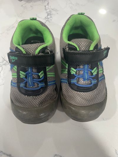 OshKosh Bgosh Size 8 shoes 8 (Toddler)