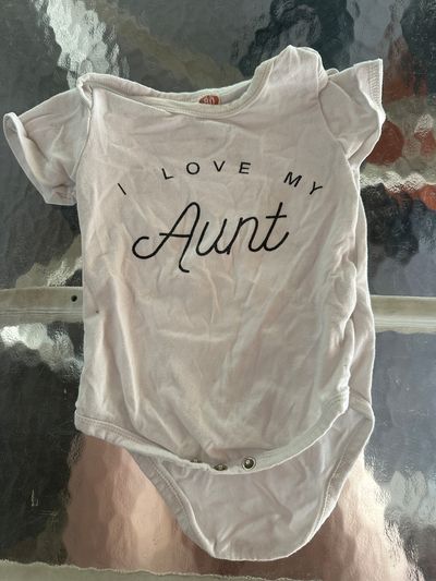 generic white short sleeve onesie 9-12 Months