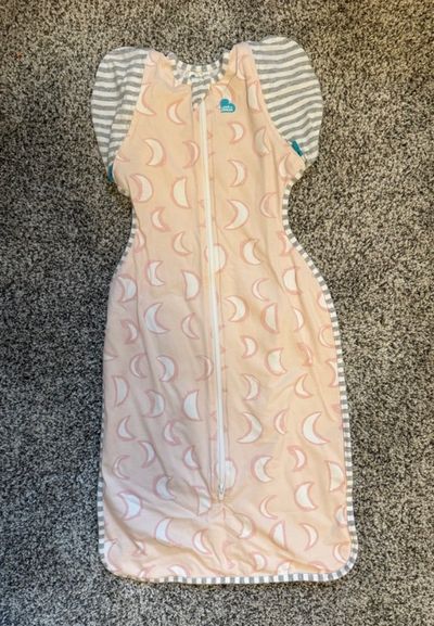 Love to dream Arms up transition swaddle. 19-24 lbs max 30 inch height 6-9 Months