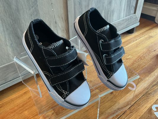 Airwalk Black/white Velcro sneakers - size 10 10 (Lil' Kid)