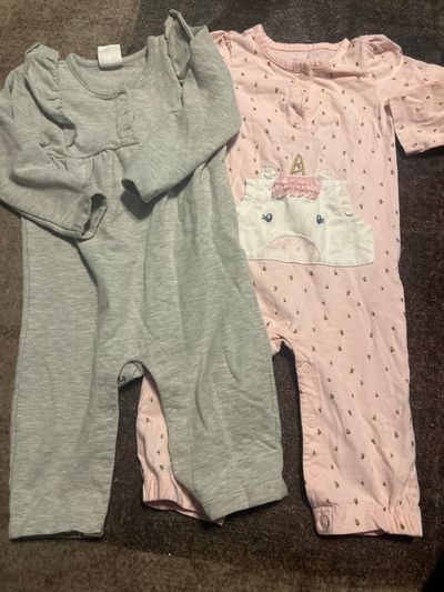 Long sleeve footless rompers size 9m All grey and a pink with unicorn 9 Months