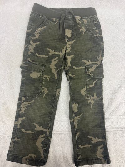 Old Navy Boys Old Navy Army Camo Pants. Size 4T 4T