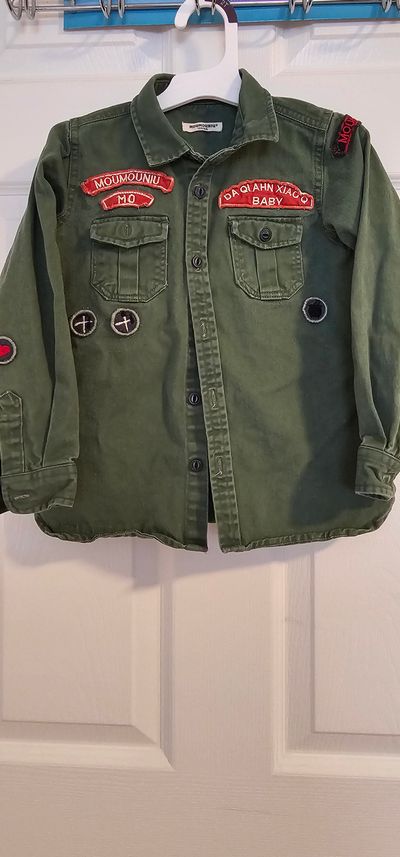 Moumounie Great Condition button down shirt 5T/5