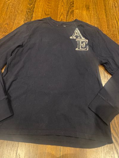 American Eagle Mens dark blue long sleeve shirt. Design on back Men's - XXL