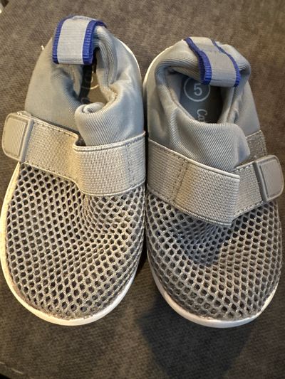 Cat and Jack gray water shoes  5 (Toddler)