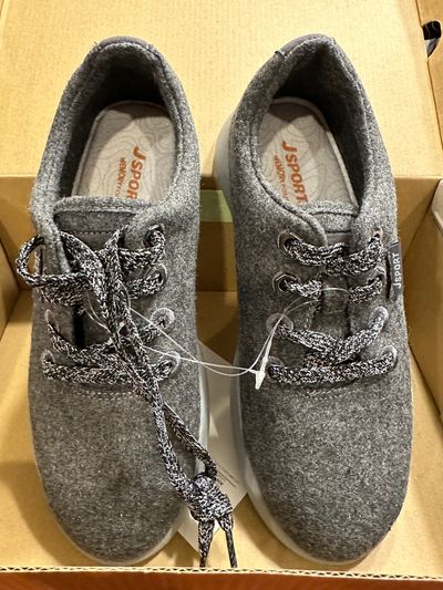 J Sport NEW memory foam comfortable sneakers 7-1/2 (Adult)