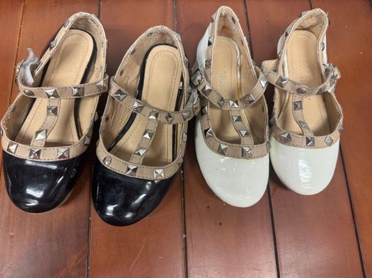 2 pairs of Adorababy shoes for girls. Fair conditi 2 pairs of Adorababy shoes for girls. Fair condition 8 (Lil' Kid)