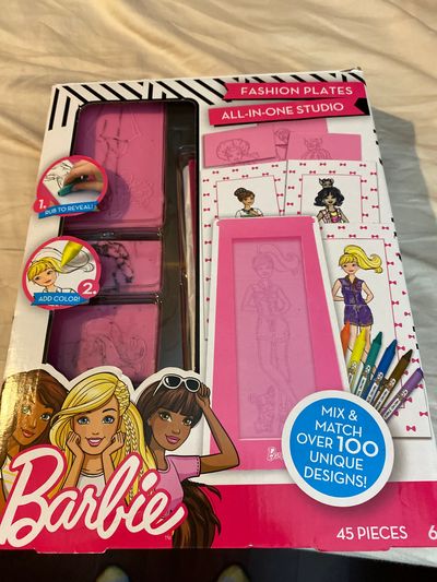 Barbie Barbie fashion plates. Paper not included