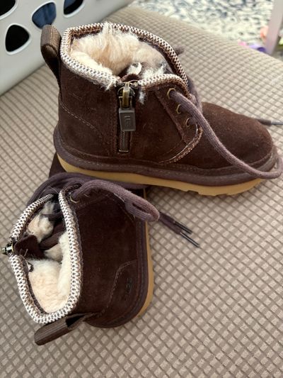 Uggs Neumel 2 boots in brown 10 (Lil' Kid)