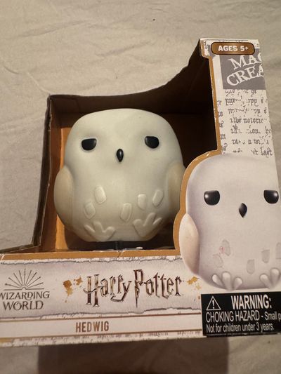 Brand new Harry Potter Hedwig Wizard world figure