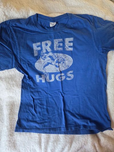 Free Hugs Wrestling short sleeved shirt Size Large 10-12