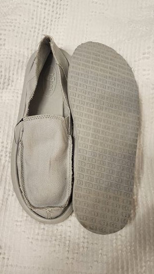 NWOT  SANUK SHOES  6 (Adult)