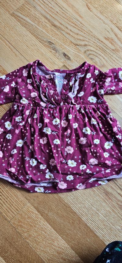 Carter's Like new baby girl floral long sleeves dress 3 Months