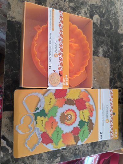 Brand New Mini Pie Mold and 3 cookie cutters Fall themed