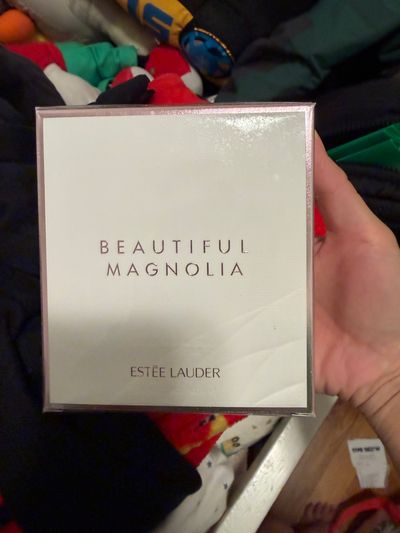 Estée Lauder New- beautiful Magnolia perfume