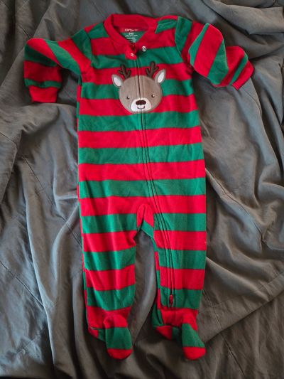 Carters Footed Pjs Reindeer size 9m matches item #13 if have twins 6-9 Months