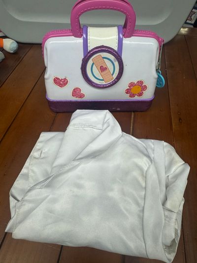 Doc Mcstuffins Doctor kit no accessories some flaw Doc Mcstuffins Doctor kit no accessories some flaws
