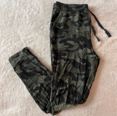Express Distressed camo jogger pants Women's - L