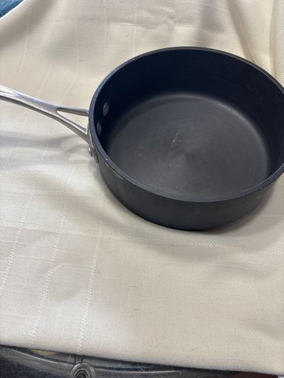 Calphalon 2 1-2qt pot