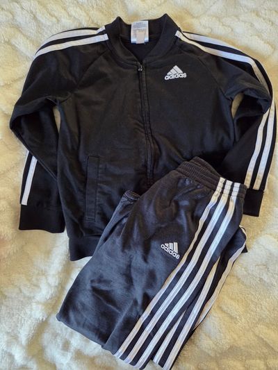 Adidas 2 piece outfit Zipper long sleeved shirt and pant 7-8