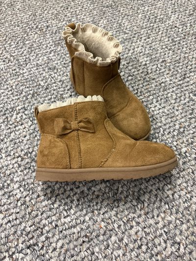 Wonder nation Tan fur boots with bow 12 (Lil' Kid)