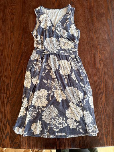 Floral maternity and nursing dress  Women's - M