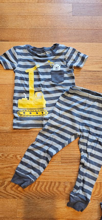 Carter's Great condition graphic PJ short sleeves top & long pants 24 Months