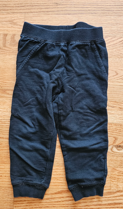 NA Excellent condition boys black sweatpants w/ elastic ankle cuffs 2T