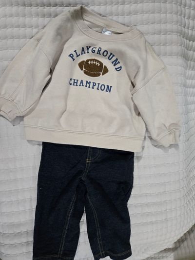 Carters Set of sweatshirt and pant 9 Months