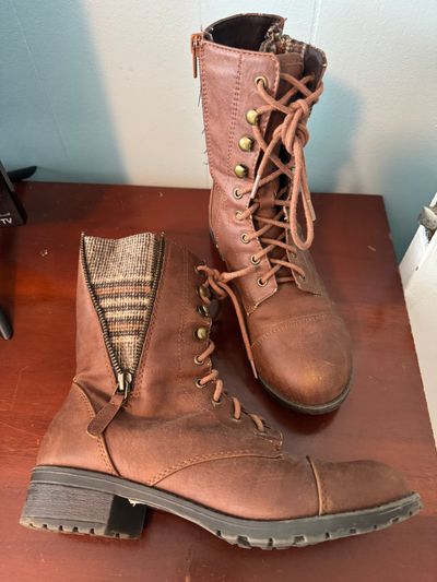 Womens boots size 8 Womens boots size 8 8 (Adult)